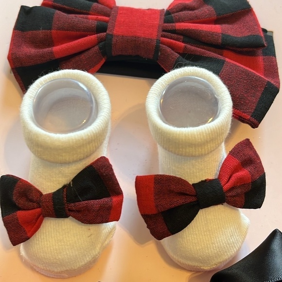 NWT-Bebe baby-3pc set-red/black-hair bow, white booties, elastic ruffled skirt. - Picture 4 of 7